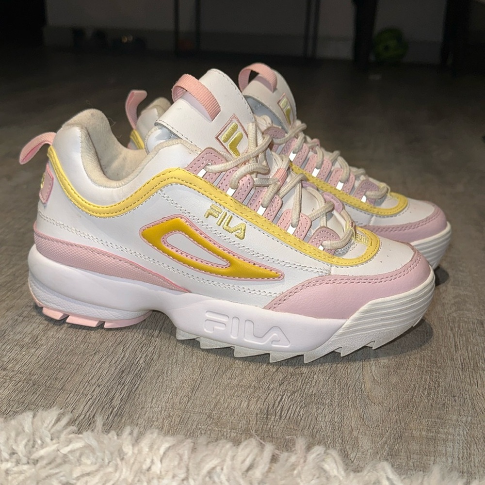 Woman’s Fila Disruptor 2 Pink and White